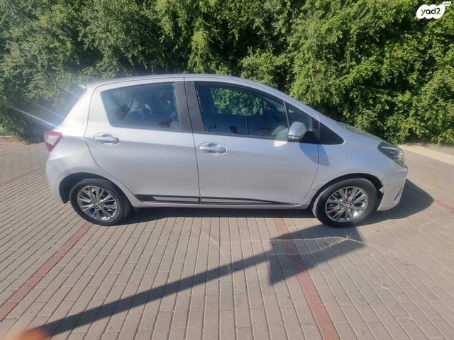 טויוטה יאריס