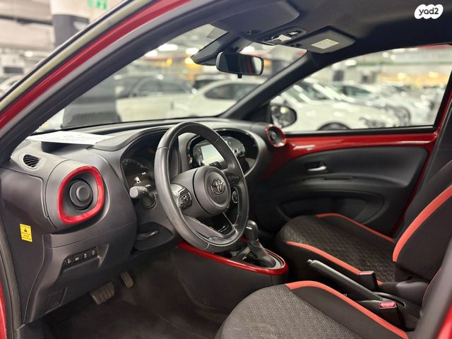 טויוטה אייגו X