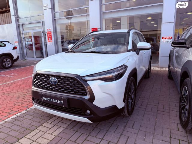 מודעת רכב טויוטה קורולה קרוס