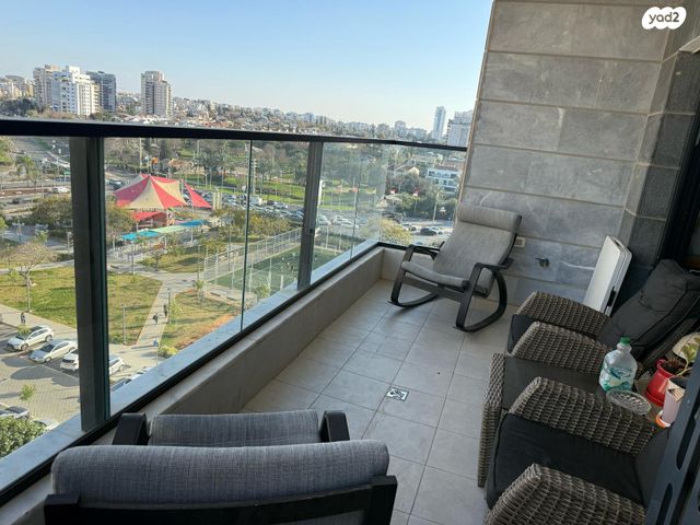 שולמית אלוני 13