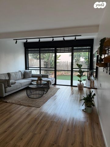 מוריס בורג'ס מונורי 4