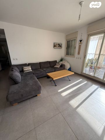 דירה, נחל פולג 25, צור יצחק, צור יצחק