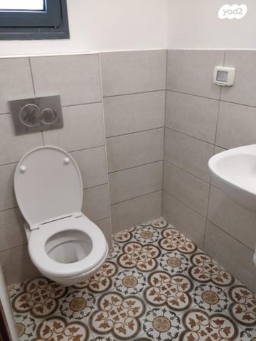 דו משפחתי, דובדבן 2, לשם, עלי זהב