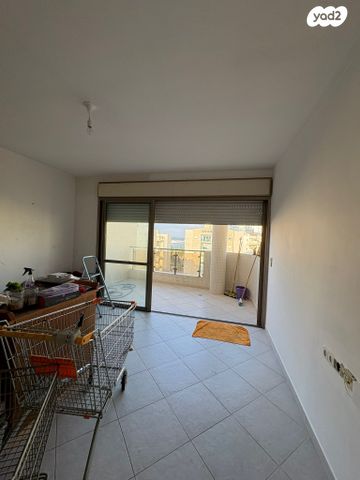 דירה, תנועות הנוער 3, נעורים, ראשון לציון