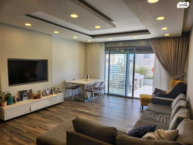 דירת גן, מאיר וייס 10, פסגת זאב, ירושלים