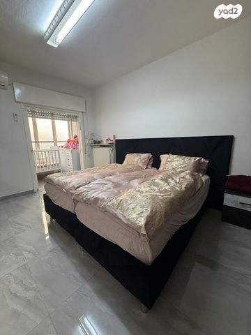 הרב עוזיאל 115