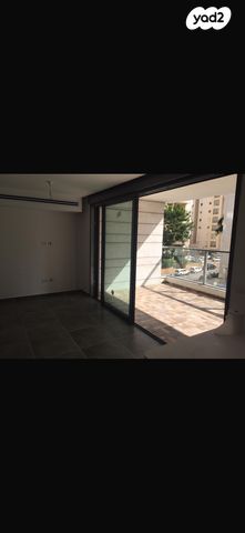 דירה, הצנחנים 21, מגדיאל, הוד השרון