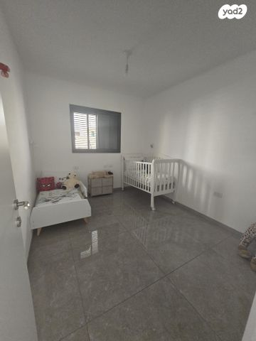 דירת גן, איבי נחל 1, אבני חפץ, אבני חפץ