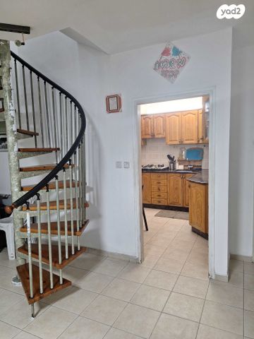 דופלקס, המורן 8, אבן גבירול, רחובות