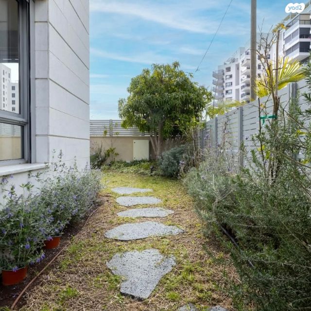 דירת גן, אריק איינשטיין 2, קרית רבין, חולון