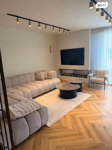 בית פרטי/ קוטג', הסנונית 4, שכונה ד', מבשרת ציון