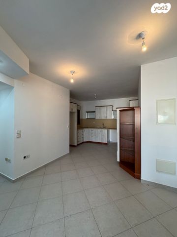 דירה, תנועות הנוער 3, נעורים, ראשון לציון