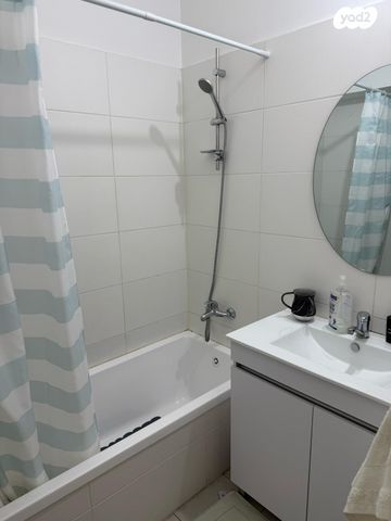 שולמית אלוני 13