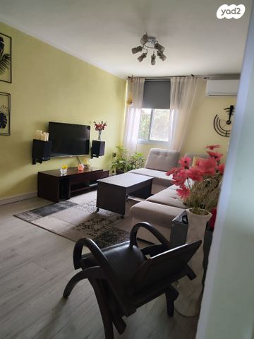 שדרות יגאל אלון 502