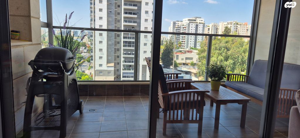 דירה, דרך העצמאות 35, ליבת העיר, יהוד מונוסון