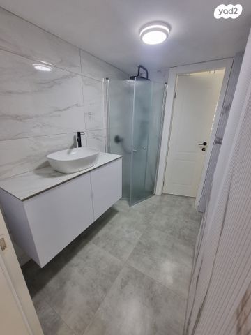 דירה, שדרות כצנלסון 12, מרכז העיר, קרית אתא