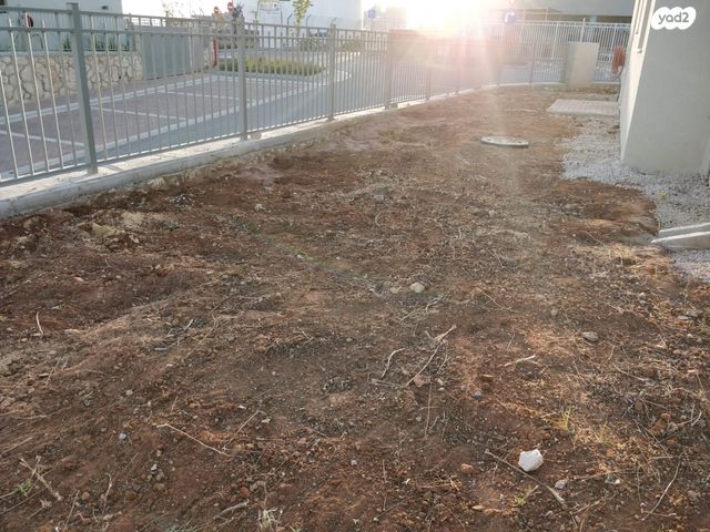 דו משפחתי, דובדבן 2, לשם, עלי זהב