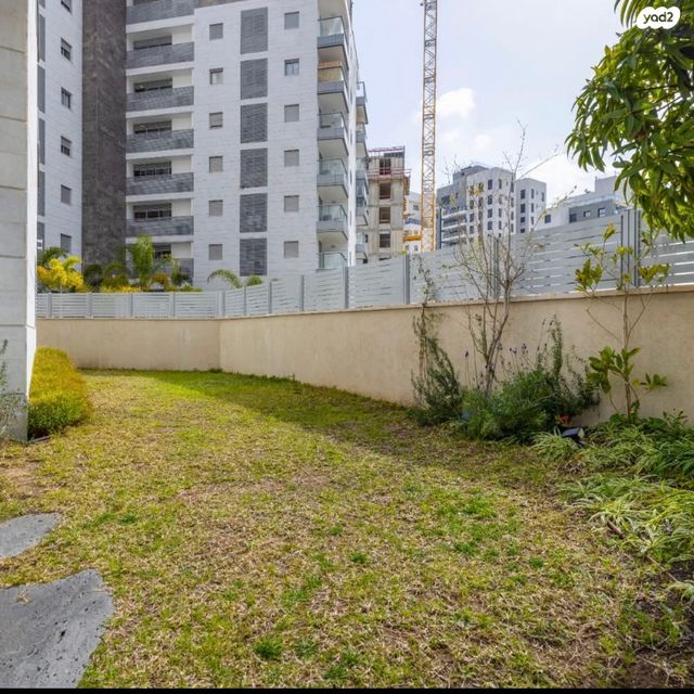 דירת גן, אריק איינשטיין 2, קרית רבין, חולון