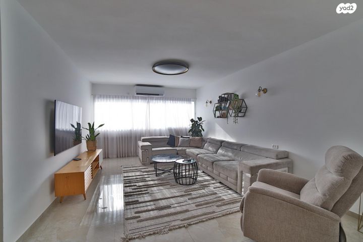 דירה, אורי צבי גרינברג 7, בן גוריון, חולון