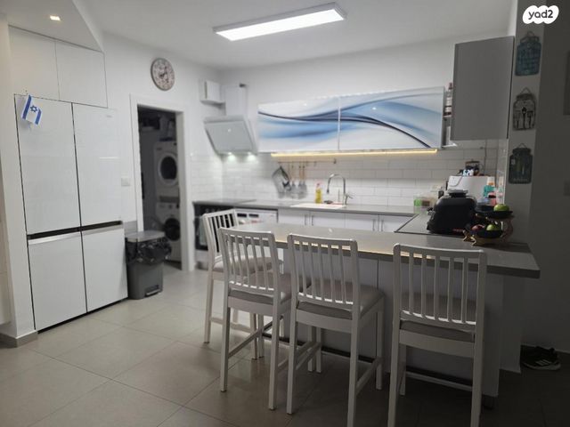 דירה, האגמית 4, החותרים, טירת כרמל