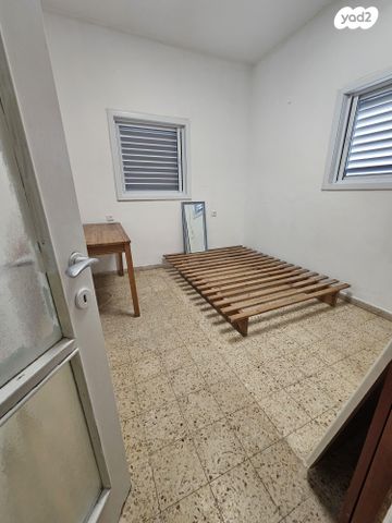 אברהם מאפו 11