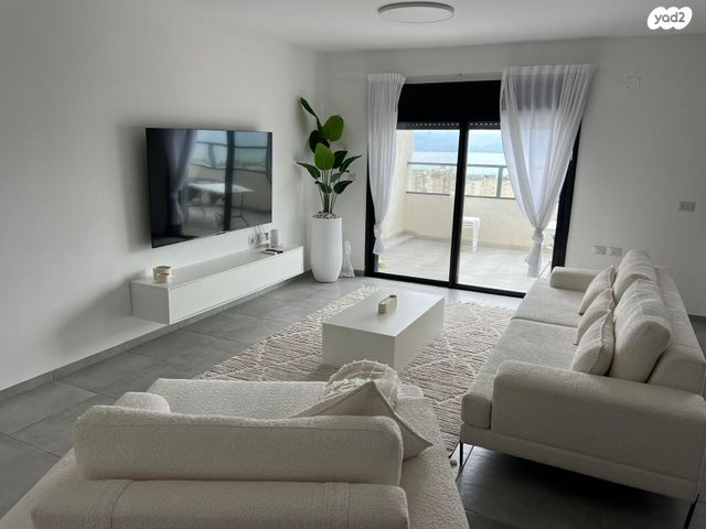 אסתר המלכה 8