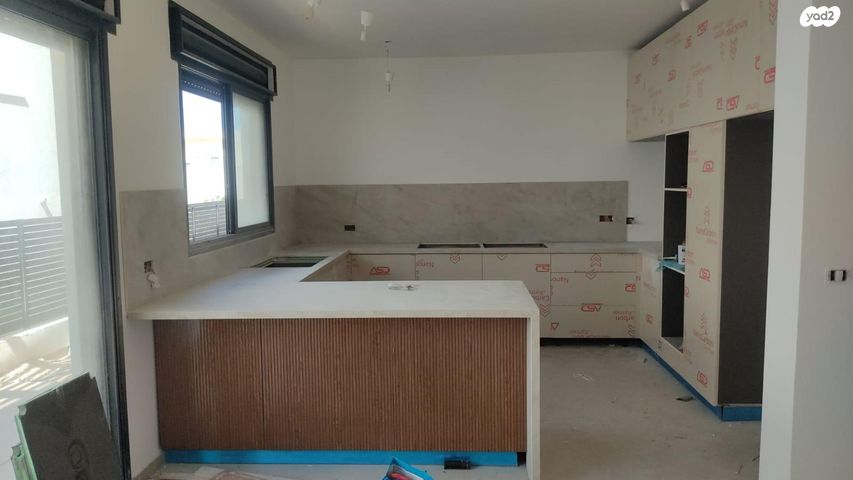 עוזי חיטמן 1