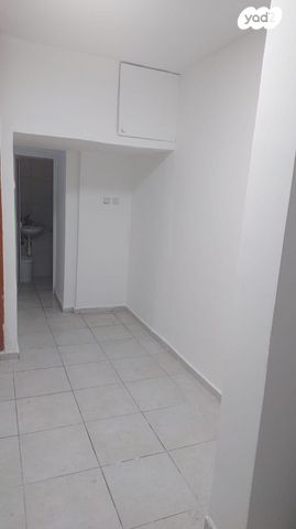 קיבוץ גלויות 18