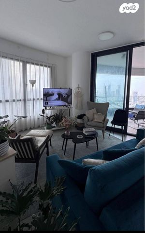 דרך מנחם בגין 160