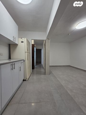 דירה, שדרות ביאליק 4, קרית ים  א', קרית ים