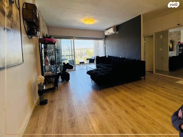 טשרניחובסקי 8