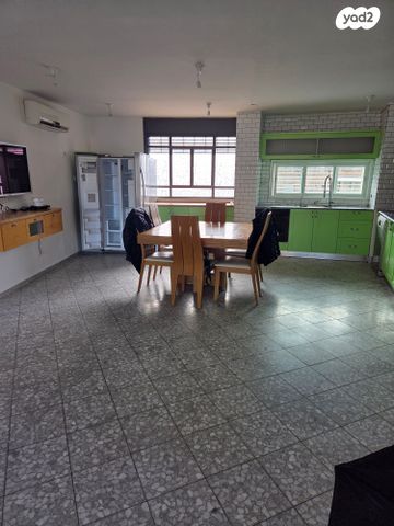 דירה, הרצל 77, שכונת בן גוריון, מרכז העיר ג', רמת גן