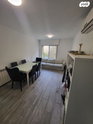 מבוא הפרטיזנים 304