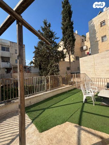 דירה, יגאל אלון 12, רמות, ירושלים