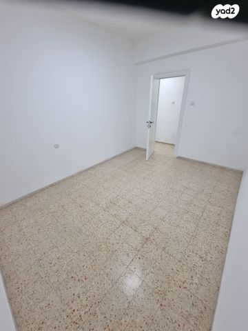 דירה, שדרות כצנלסון 12, מרכז העיר, קרית אתא