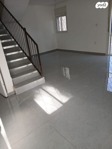 דו משפחתי, הדרור 21, קרית רבין, נתניה