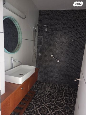 דירה, הרצל 77, שכונת בן גוריון, מרכז העיר ג', רמת גן