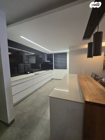 גג/ פנטהאוז, ביאליק 18, רובע ה', אשדוד