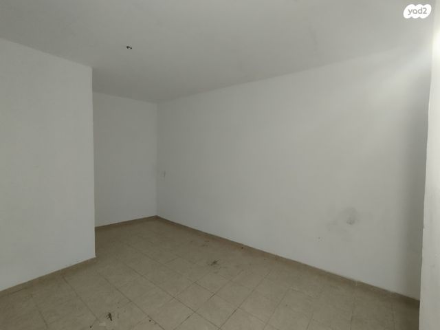 יוסף חכמי 44