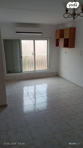 גיורא יוספטל 10