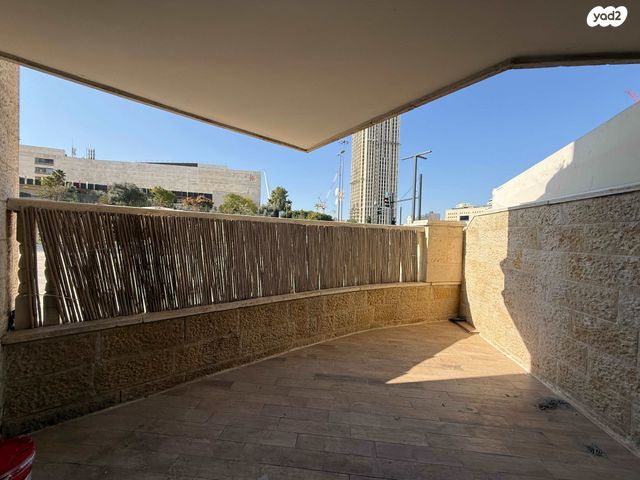 דירה, שדרות הנשיא השישי 16, קרית הלאום, ירושלים