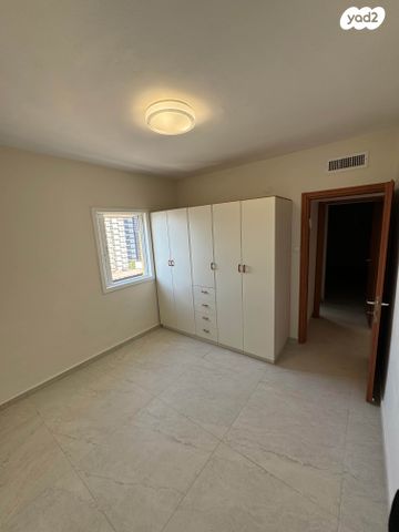 דירה, הרצל 75, שכונת בן גוריון, מרכז העיר ג', רמת גן