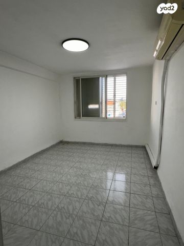 גיורא יוספטל 21