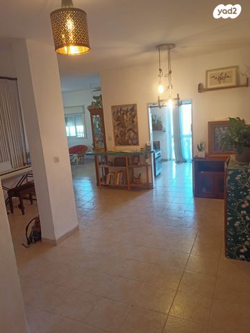 דירת גן, יסמין 101, אורה, אורה