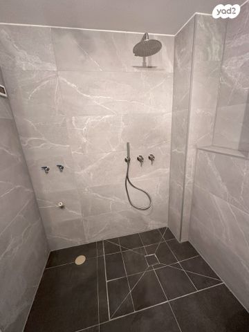 דירה, ליאונרדו דה וינצ'י 12, גני שרונה, קרית הממשלה, תל אביב יפו