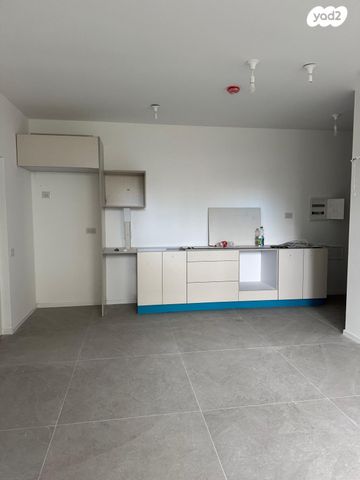 מרתף/ פרטר, תירוש 1, גילץ הירוקה, אבן יהודה