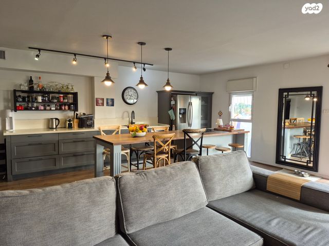 שדרות מנחם בגין 7