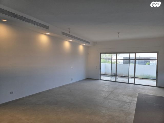 בית פרטי/ קוטג', דונה גרציה נשיא 5, גדרה מזרח, גדרה