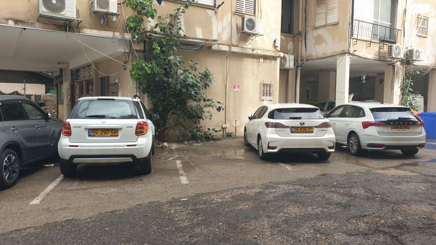 חניה, חפץ חיים 20, נחלת יצחק, תל אביב יפו