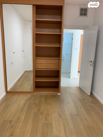 דירה, דרך מרדכי בשיסט 41, נווה עמית, רחובות